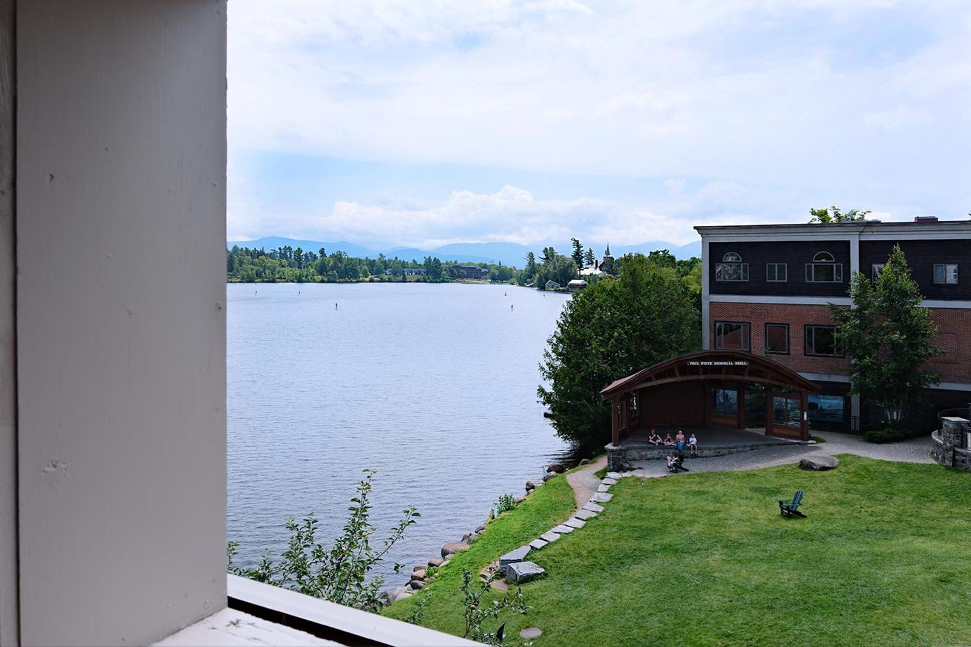 The Haus On Mirror Lake Lake Placid Chambre photo