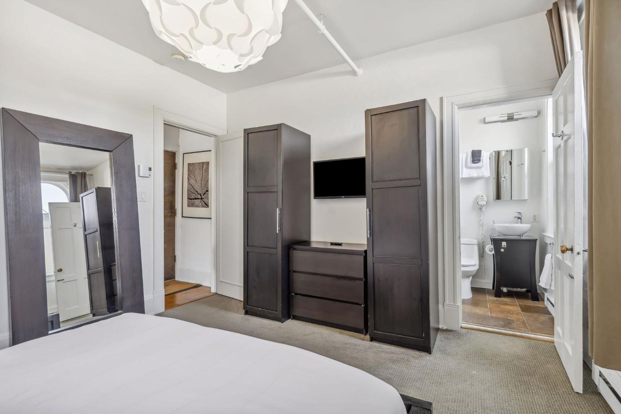 The Haus On Mirror Lake Lake Placid Chambre photo