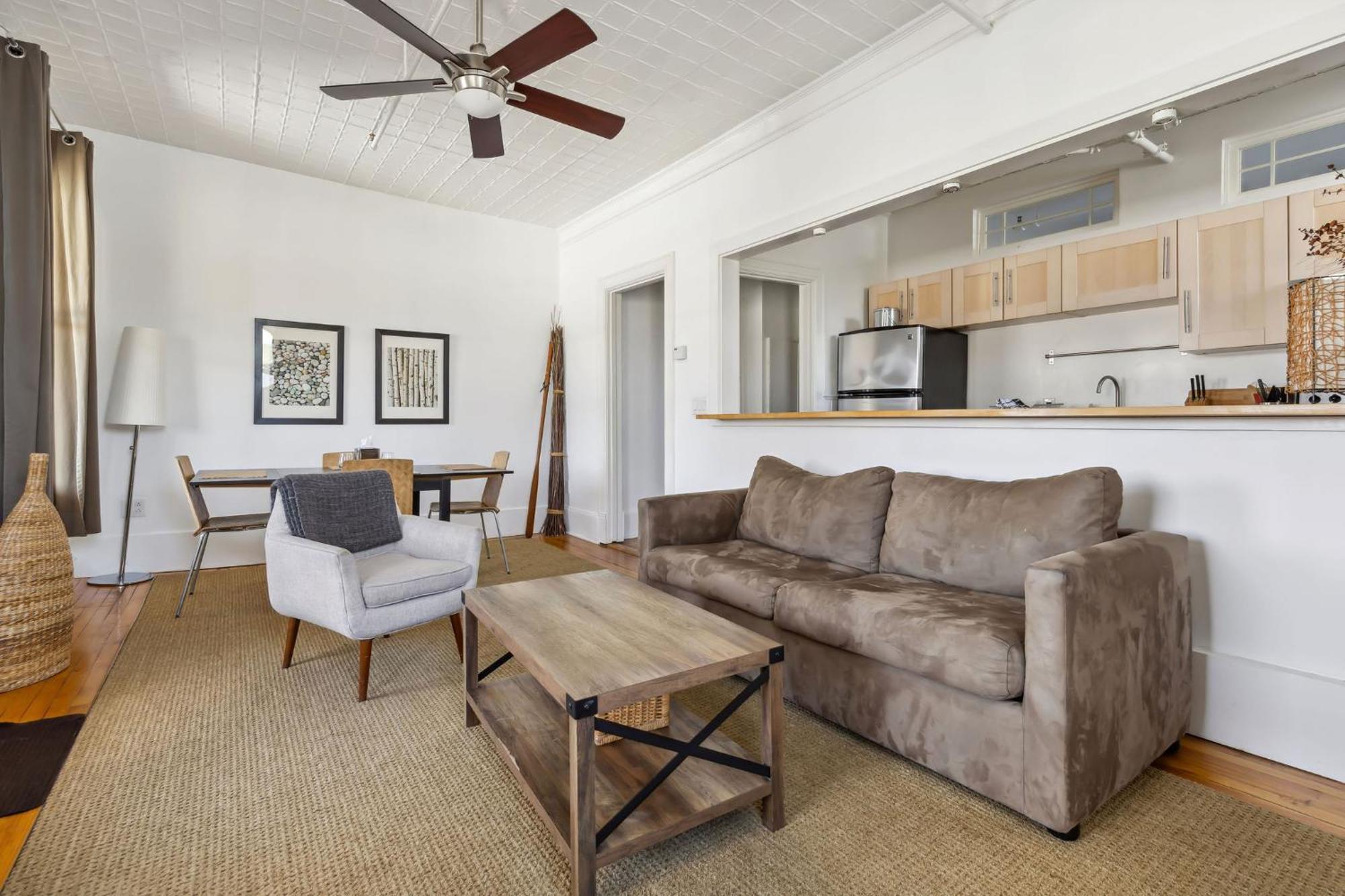 The Haus On Mirror Lake Lake Placid Chambre photo