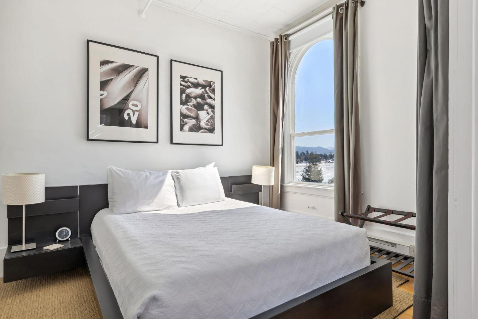 The Haus On Mirror Lake Lake Placid Chambre photo