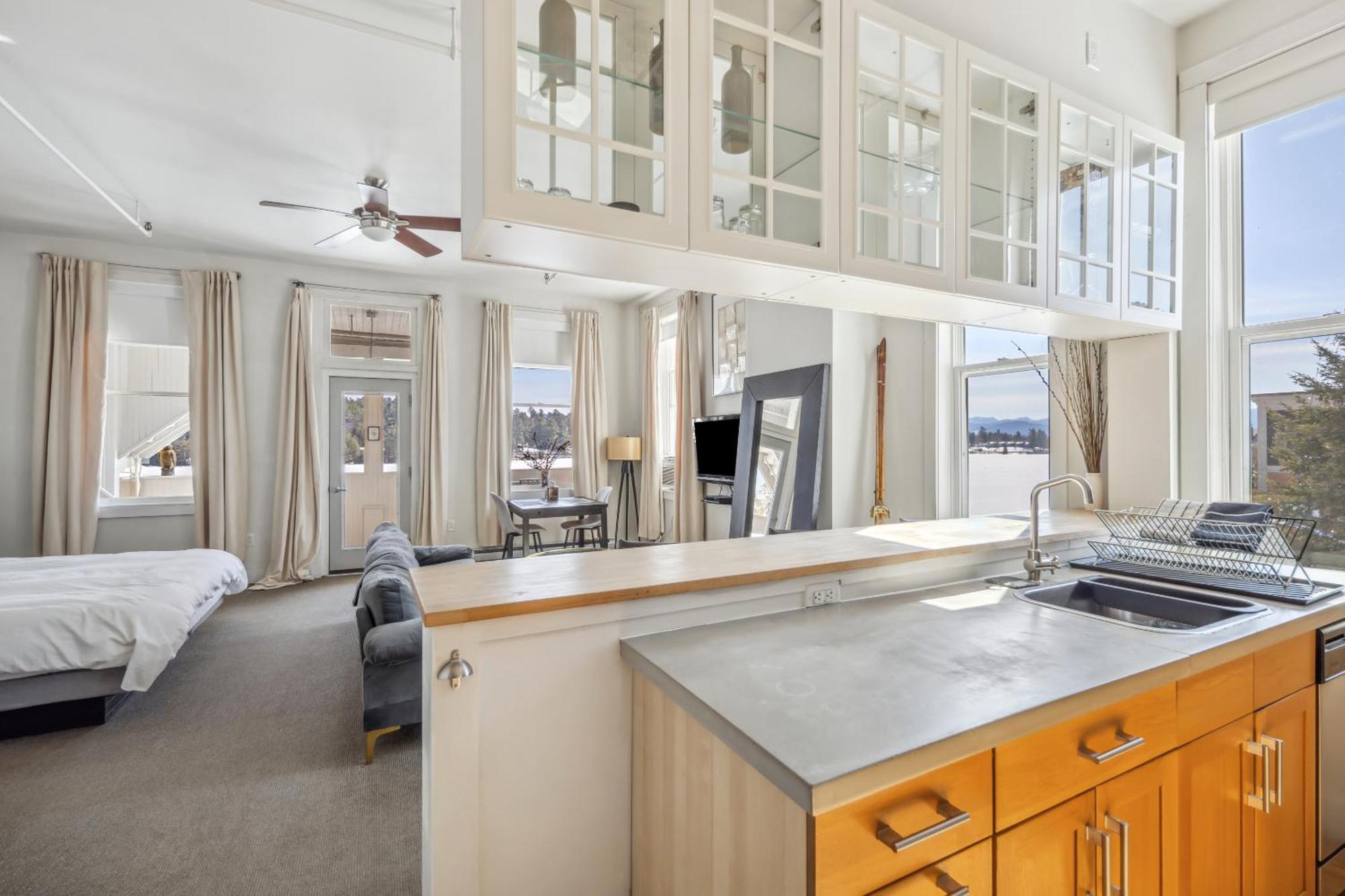 The Haus On Mirror Lake Lake Placid Chambre photo