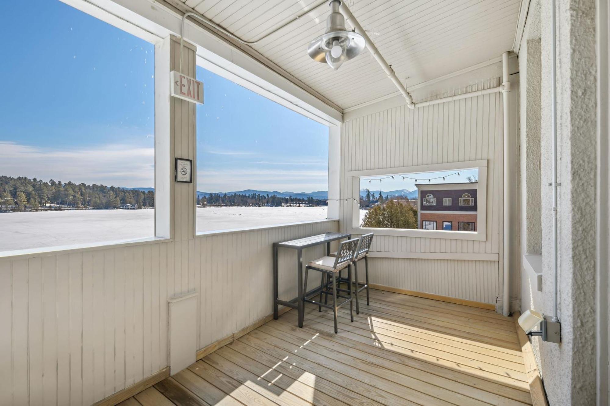 The Haus On Mirror Lake Lake Placid Chambre photo